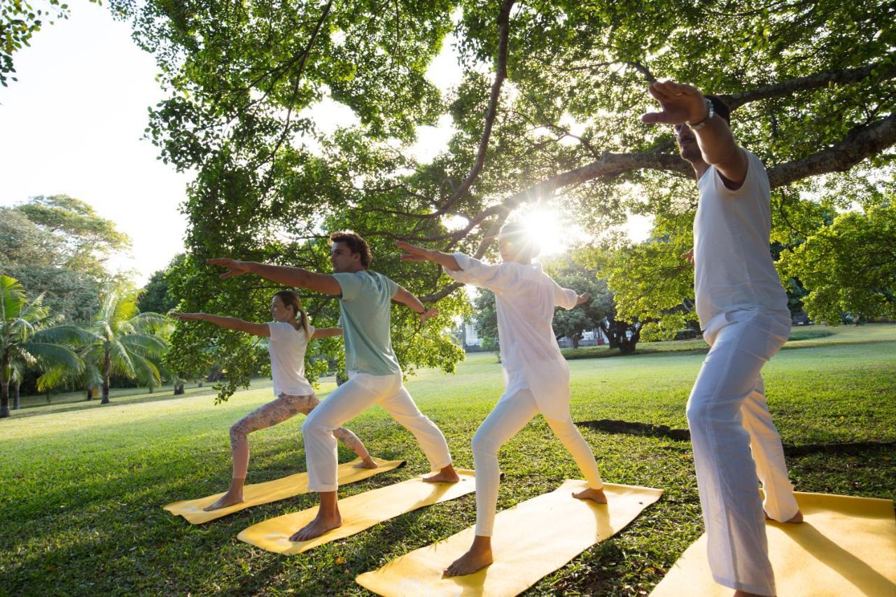 Heritage Le Telfair Golf & Wellness Resort Bel Ombre Kültér fotó A group of people practicing yoga