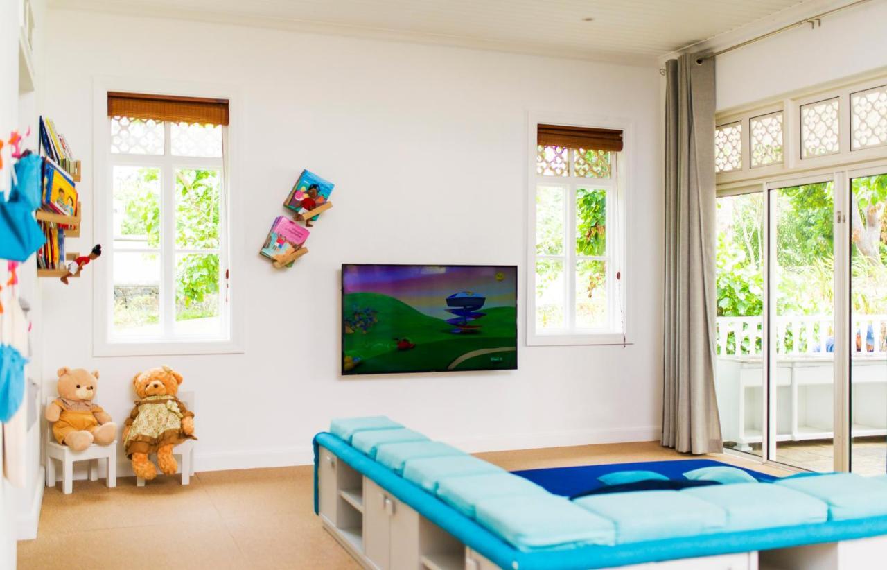 Heritage Le Telfair Golf & Wellness Resort Bel Ombre Kültér fotó A child's bedroom with a television