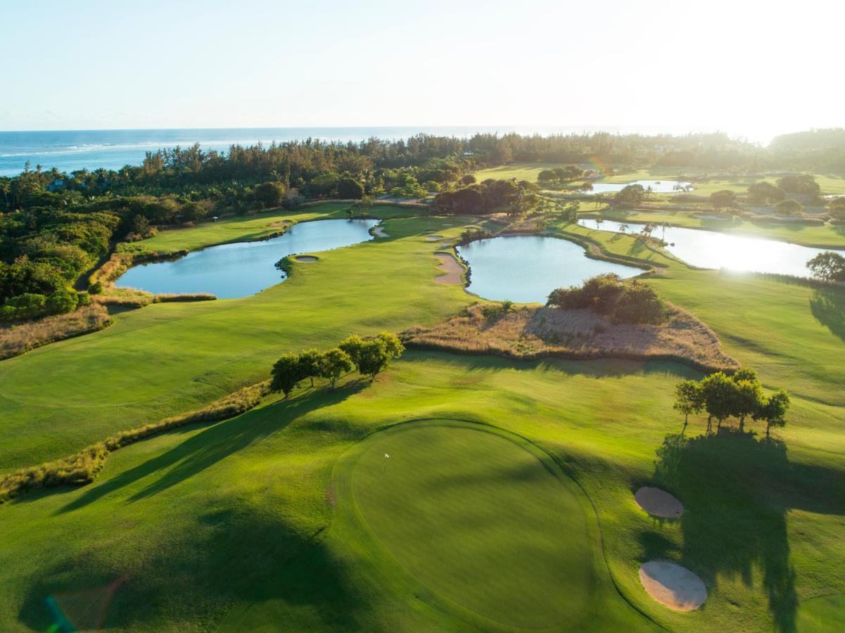Heritage Le Telfair Golf & Wellness Resort Bel Ombre Kültér fotó Aerial view of the 18th hole at the Ocean Course