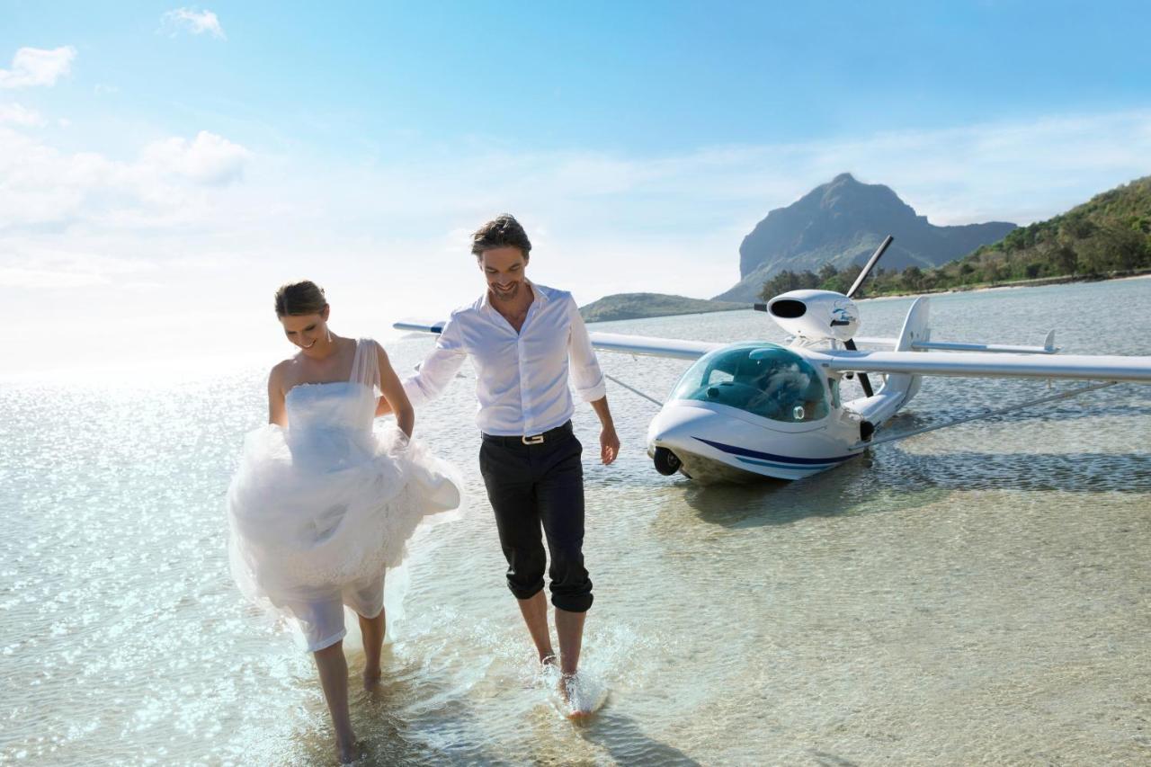 Heritage Le Telfair Golf & Wellness Resort Bel Ombre Kültér fotó A Diamond DA40 amphibious aircraft