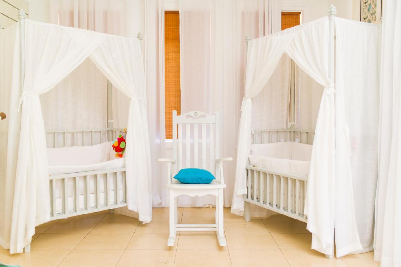 Heritage Le Telfair Golf & Wellness Resort Bel Ombre Kültér fotó Two cots with mosquito nets