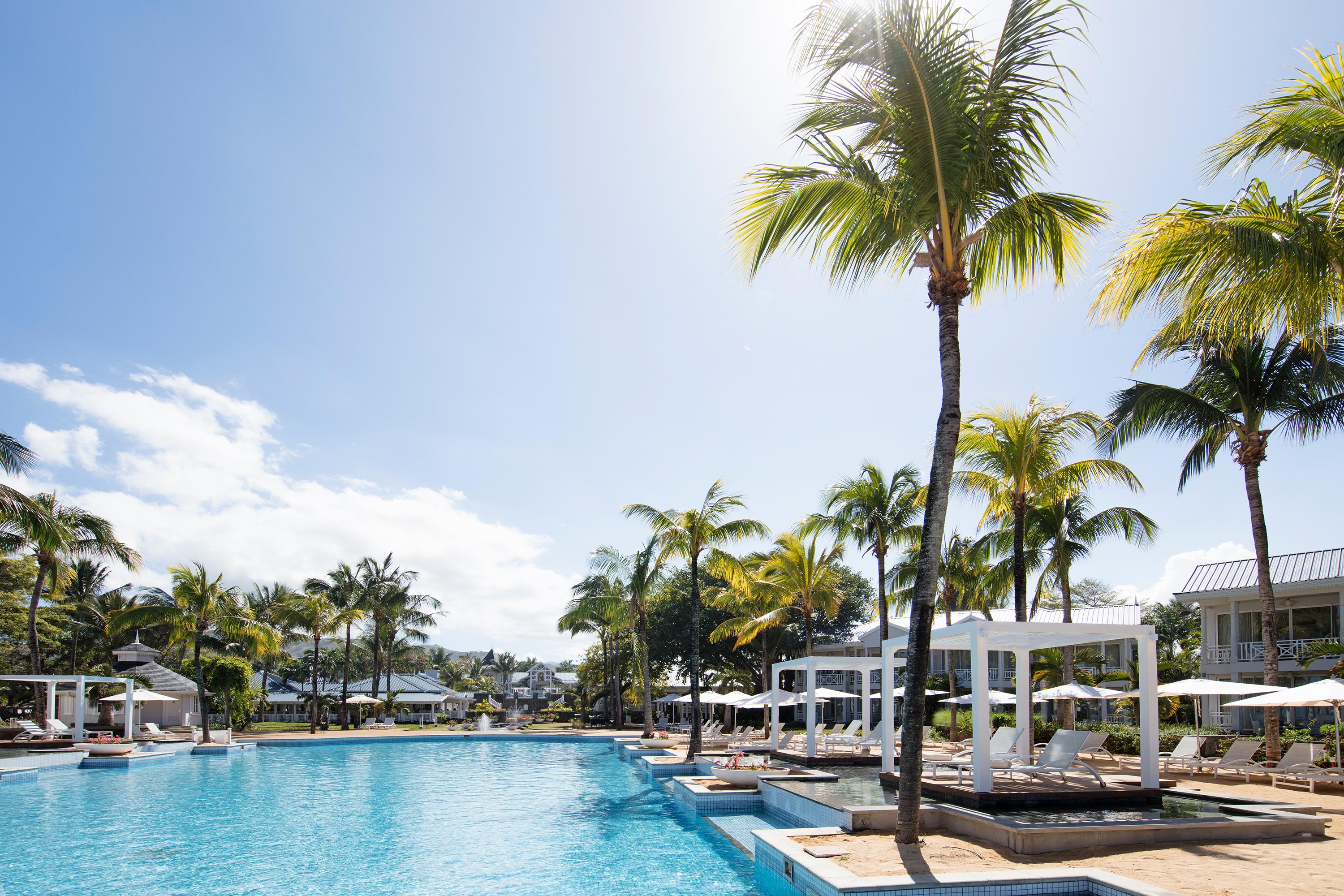 Heritage Le Telfair Golf & Wellness Resort Bel Ombre Kültér fotó The pool at the Sheraton Resort Fiji